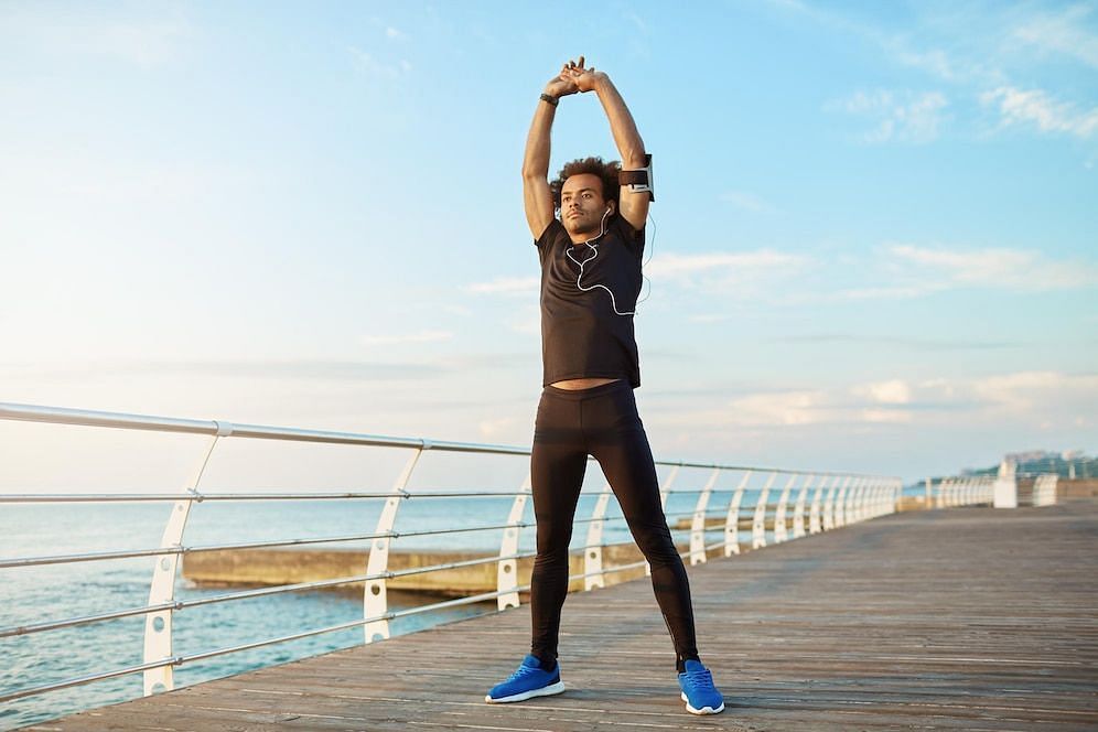 Stretches (Image via Freepik/Cookie_Studio)