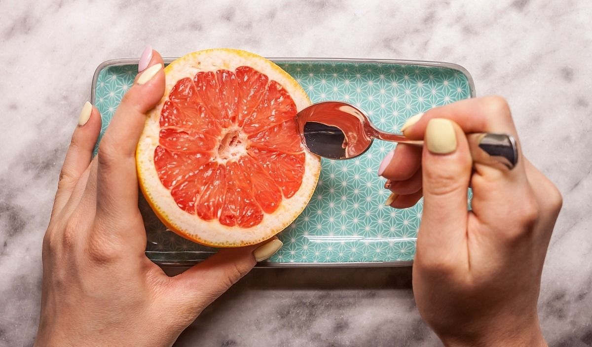 Grapefruit (Image via Getty Images)