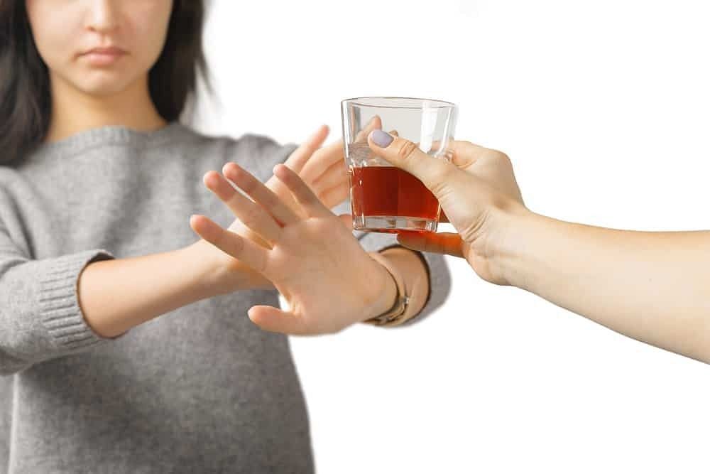 Alcohol detox (Image via Getty Images)