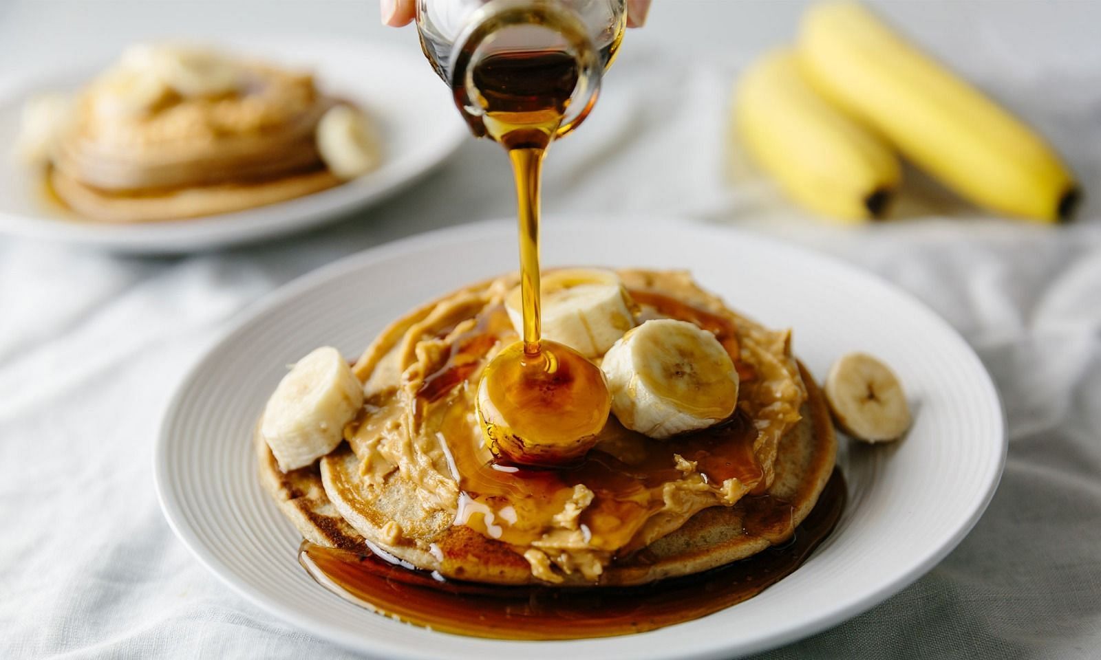 Maple syrup in different types of sugars (Image via Getty Images)