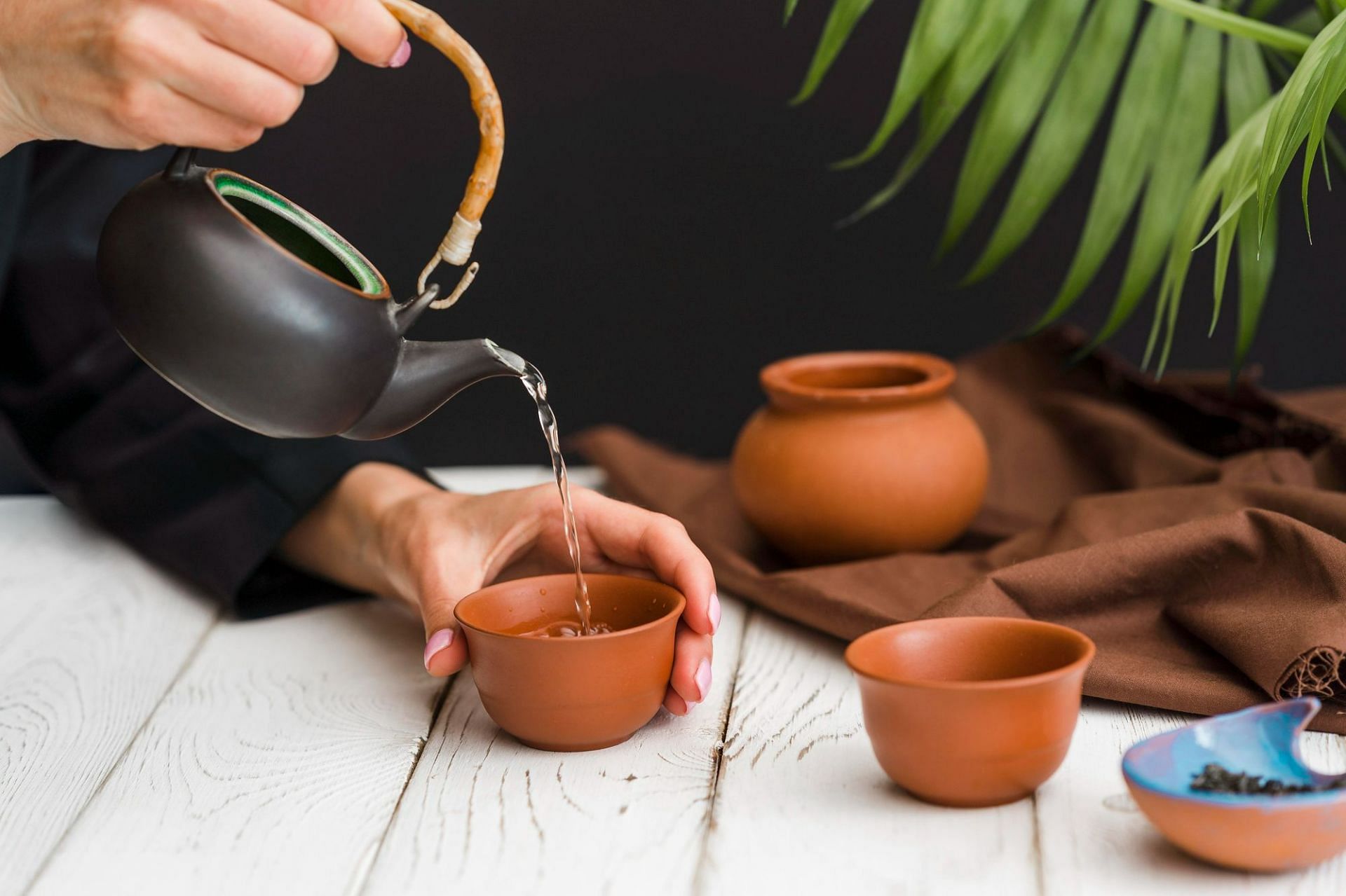 Clay pot water purifies the water and acts as a natural purifier (Image by Freepik)