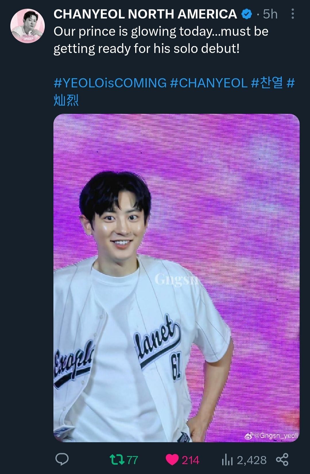 Fans reacting to the announcement of idol&#039;s solo debut album (Image via Chanyeol North America@Twitter)