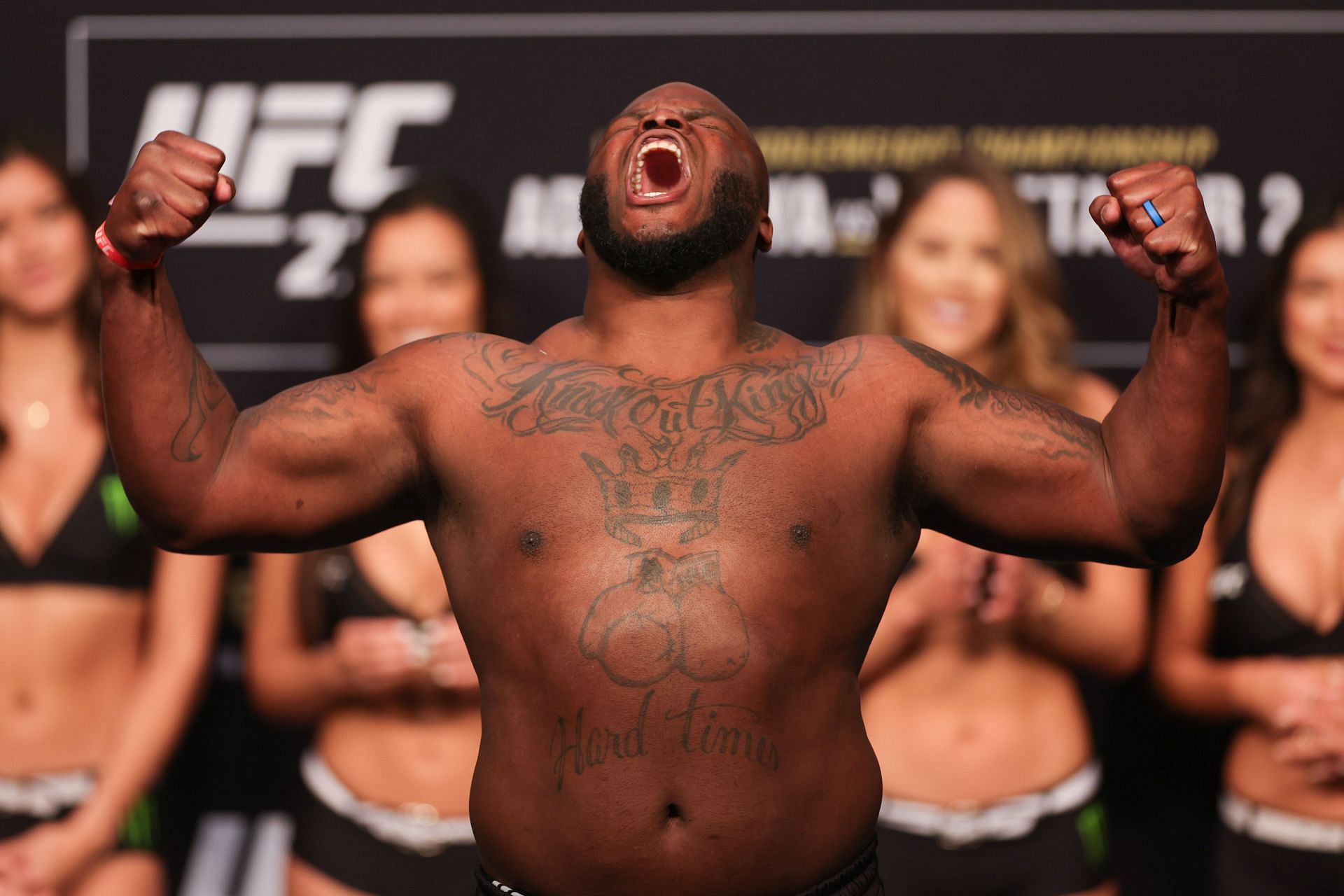 Derrick Lewis re-signs with the UFC