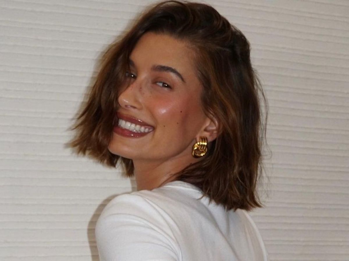 Cinnamon Cookie Butter Hair - The recent food-inspired hair of Hailey Bieber (Image via Sportskeeda)