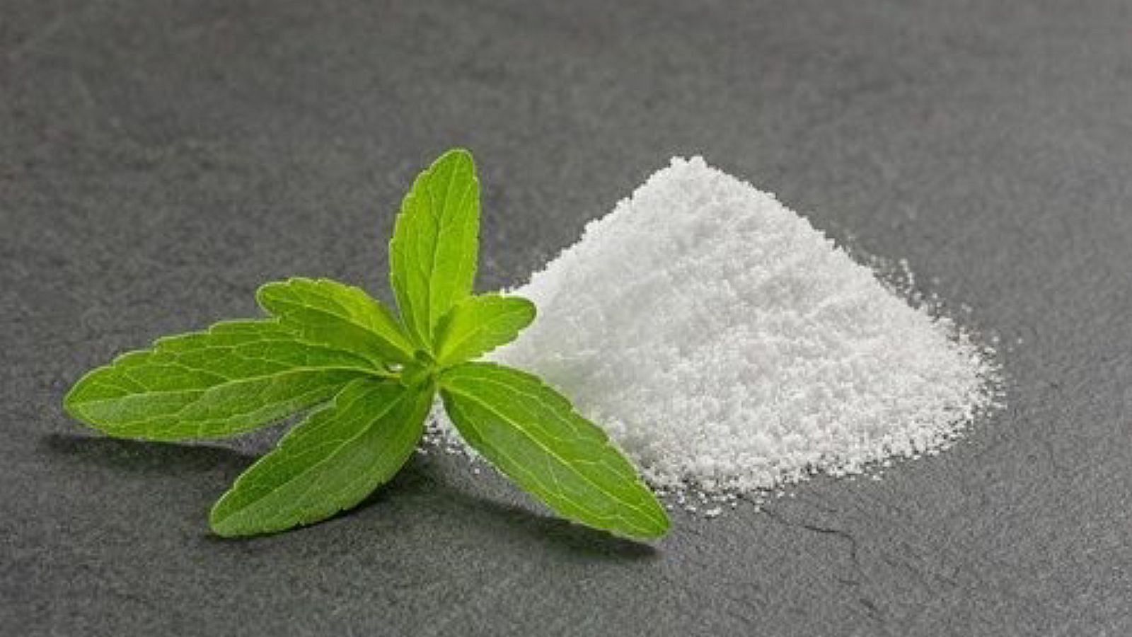 Stevia in different types of sugars (Image via Getty Images)