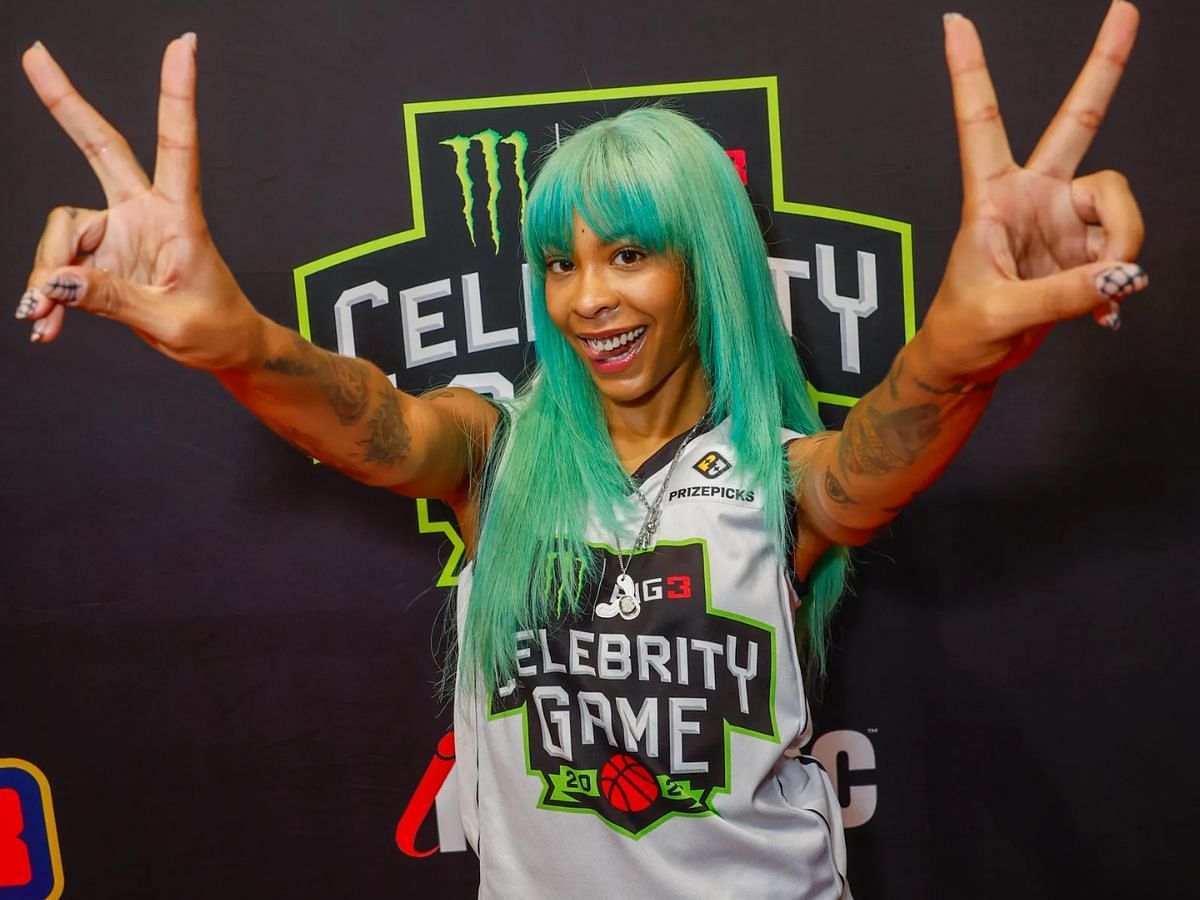 Rico Nasty&rsquo;s green hair dye making waves in the beauty domain. (Image via Sportskeeda)