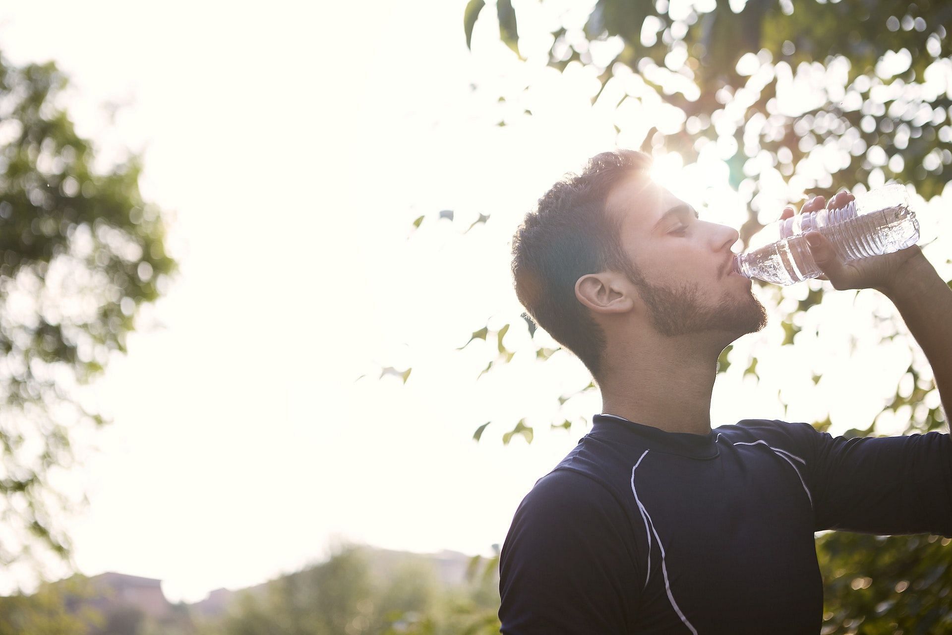 Plastic bottles reduce sperm count. (Photo via Pexels/Andrea Piacquadio)