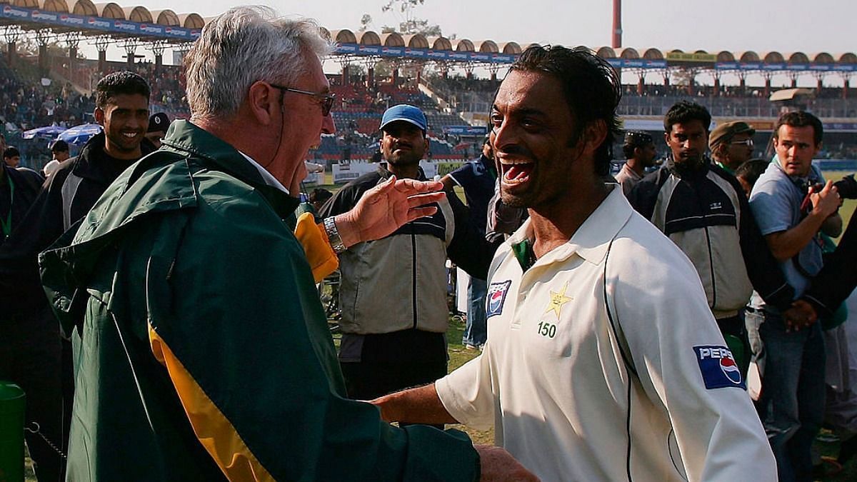 The late Bob Woolmer (L) and shoaib Akhtar shared a great bond (P.C.:X)