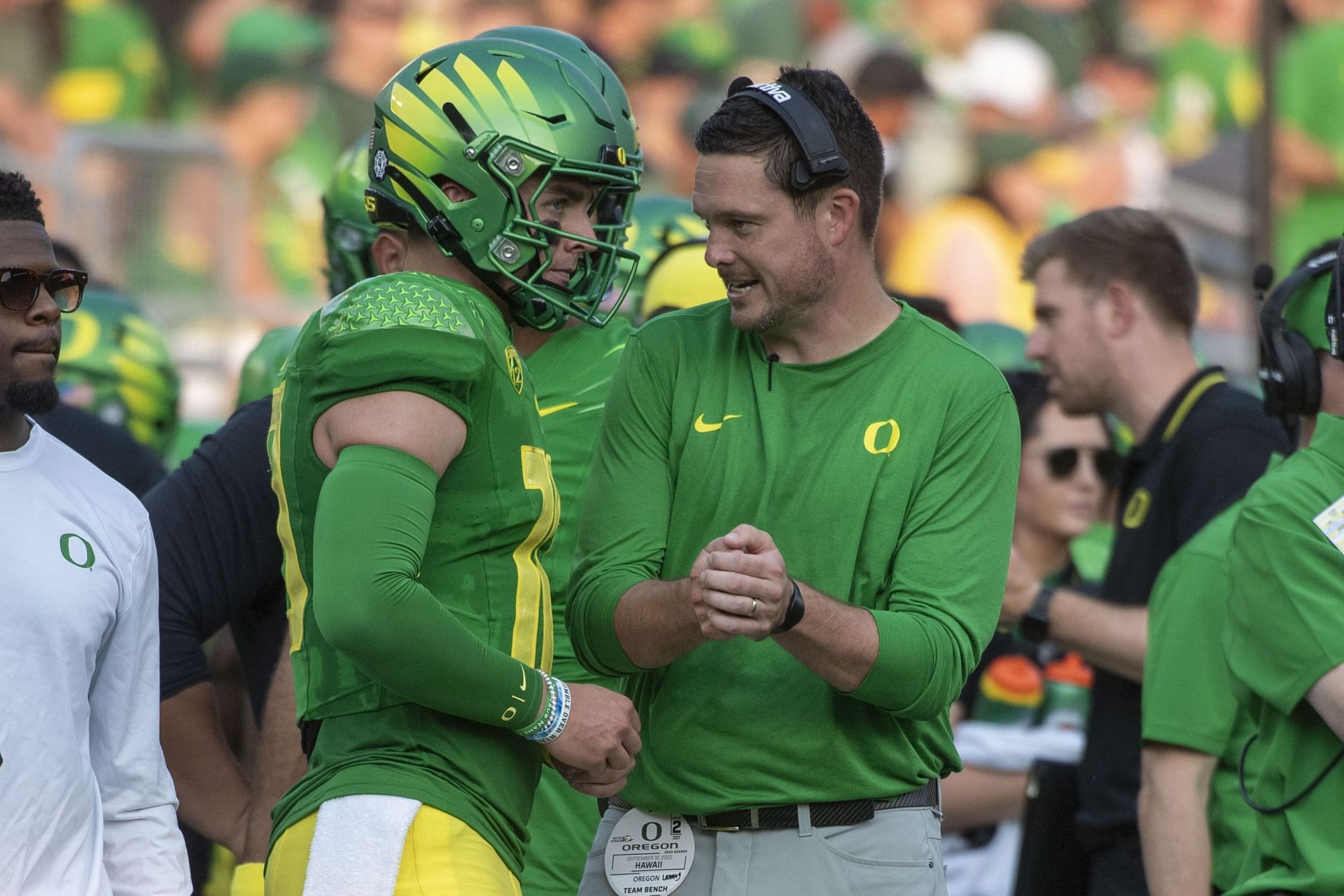 Oregon Football HC Dan Lanning in conversation with Ducks&#039; player