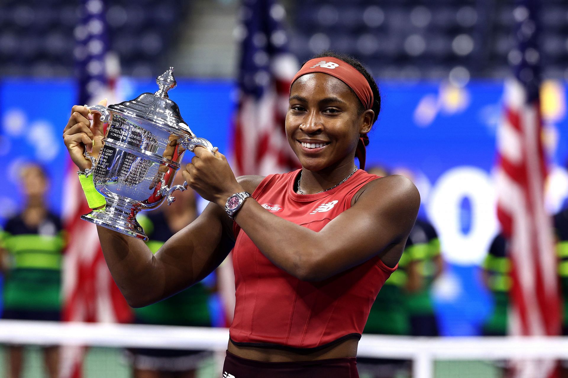Coco Gauff pictured with the 2023 US Open trophy