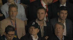 [Watch] Stuart Broad and James Anderson attend Nottingham Forest vs Burnley game in Premier League