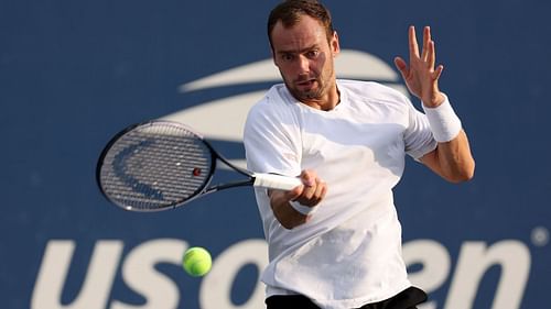 Roman Safiullin playing a forehand shot