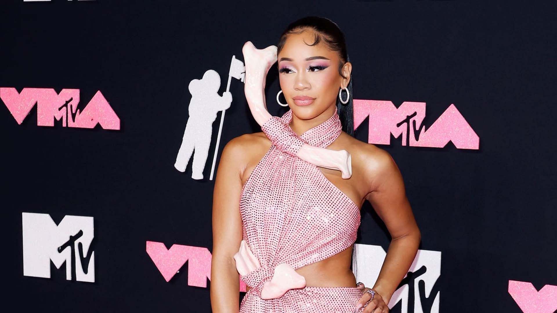 Saweetie fumble at the MTV VMAs spark humorous reactions (Image via Getty Images)