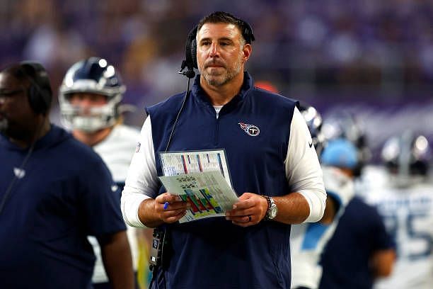 Linebacker Mike Vrabel of the Pittsburgh Steelers looks on from the News  Photo - Getty Images