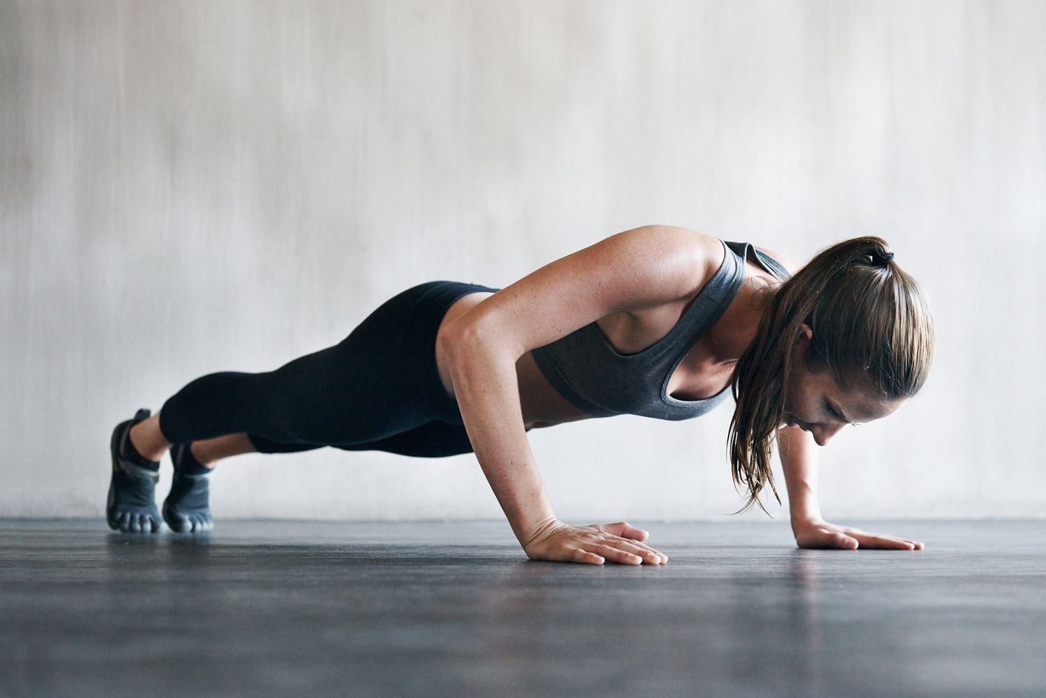 Collarbone workout (Image via Getty Images)