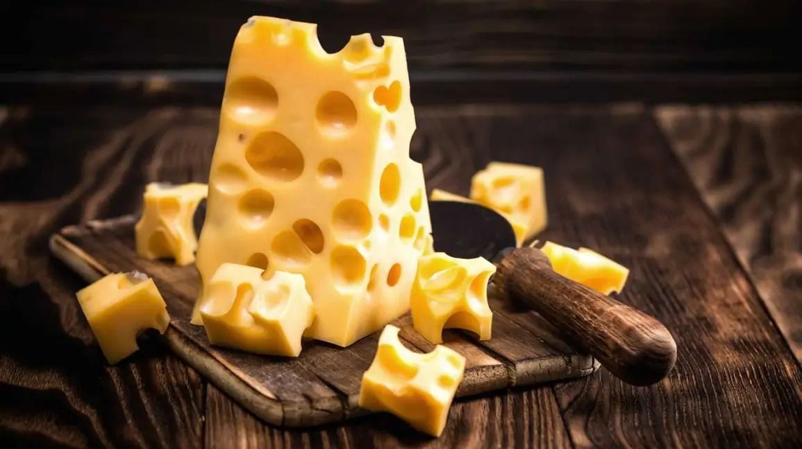 Cheese low in fat (Image via Getty Images)