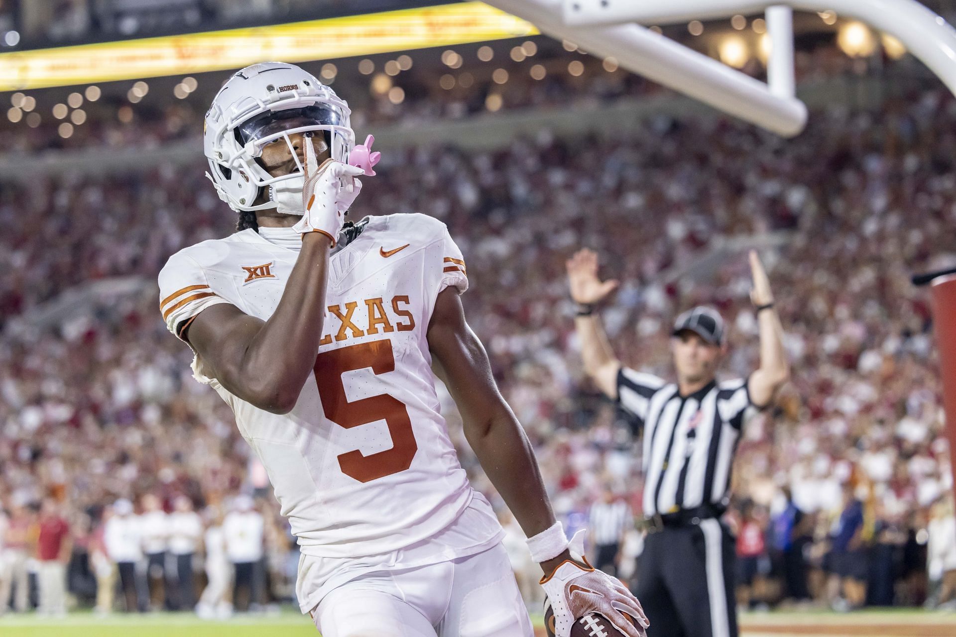 Texas Longhorns vs. Wyoming Cowboys Picks & Preview