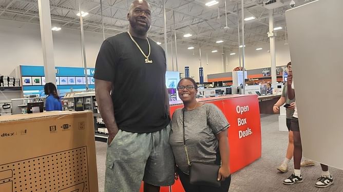Generous Shaquille O'Neal stuns woman with brand new phone at Lafayette Best Buy