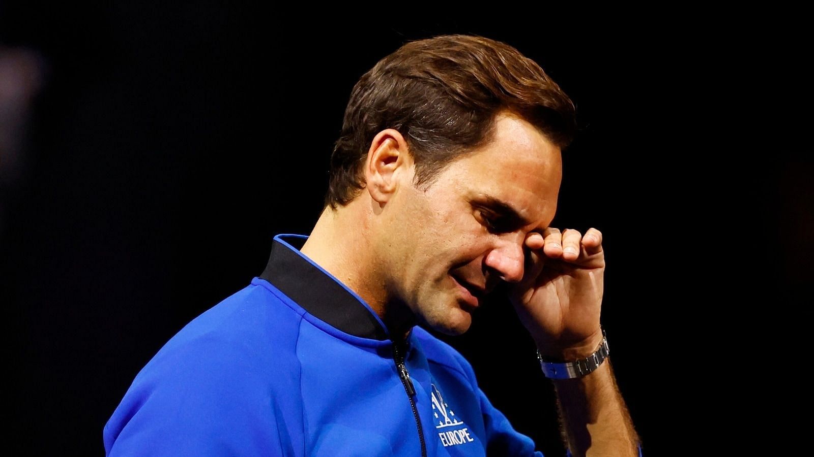 Roger Federer cries during his retirement ceremony at the 2022 Laver Cup