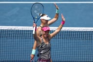 Laura Siegemund (front) and Vera Zvonareva are fighting for the 2023 US Open women's doubles title.