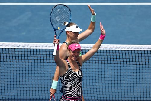 Laura Siegemund (front) and Vera Zvonareva are fighting for the 2023 US Open women's doubles title.