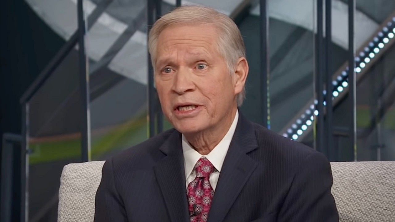 Longtime ESPN analyst Chris Mortensen has announced his retirement after three decades with the network. 