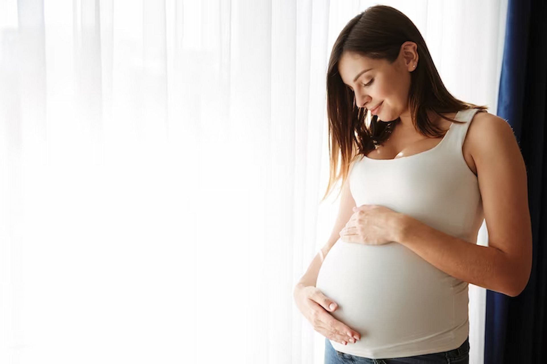 Pregnant women must keep away from abdominal massages due to reasons of safety (Image via freepik/drobotdean)
