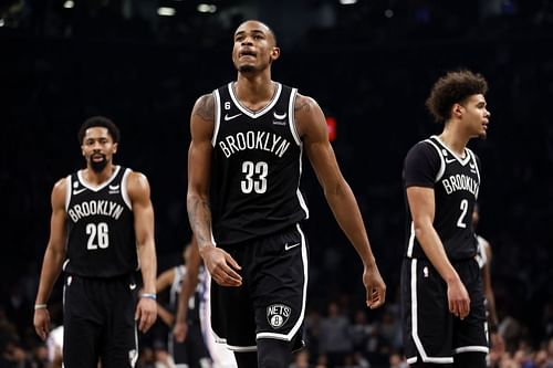 Nic Claxton with Cam Johnson and Spencer Dinwiddie of the Brooklyn Nets