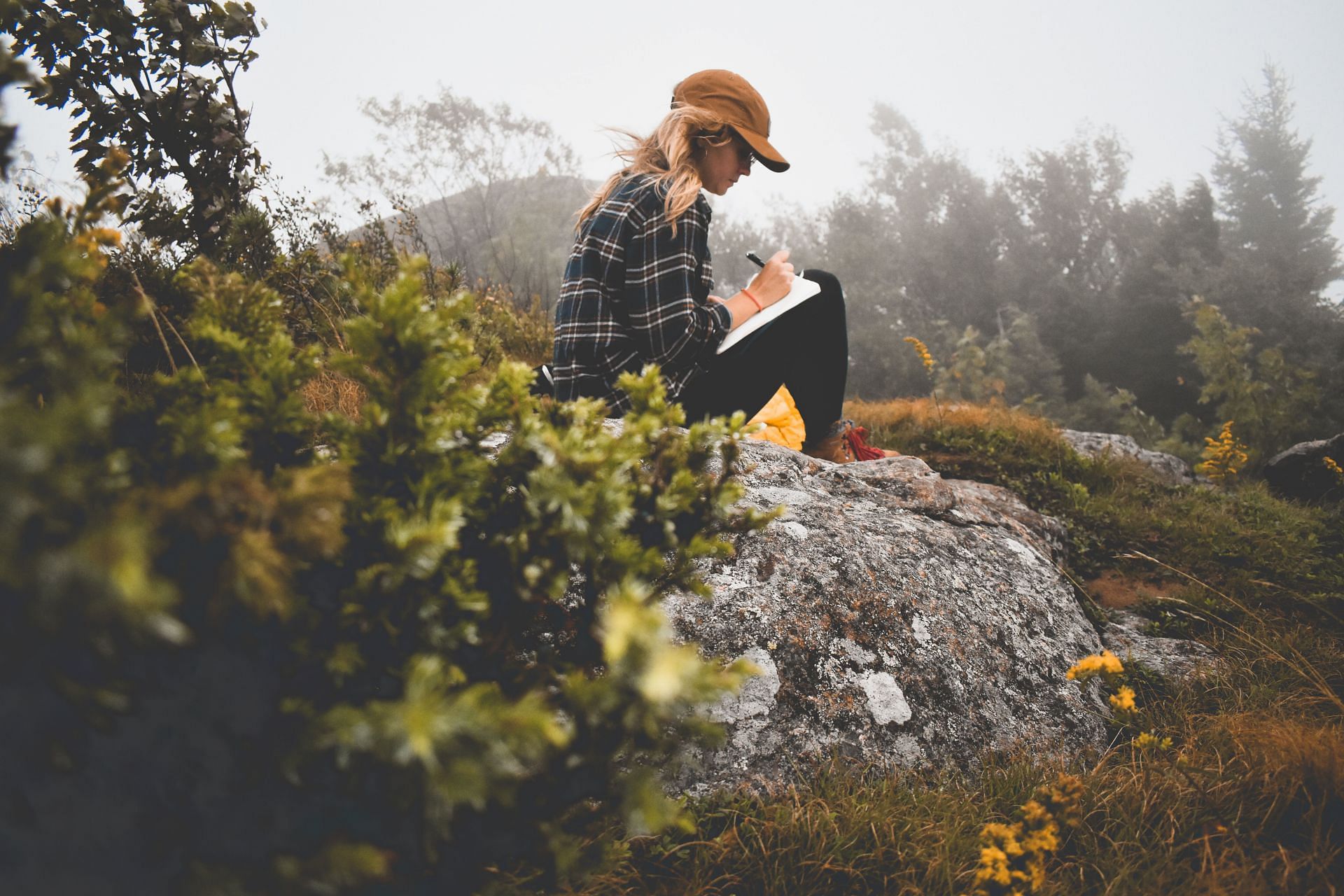 How morning pages can help you find clarity (Image via Unsplash / Ashlyn Clara)