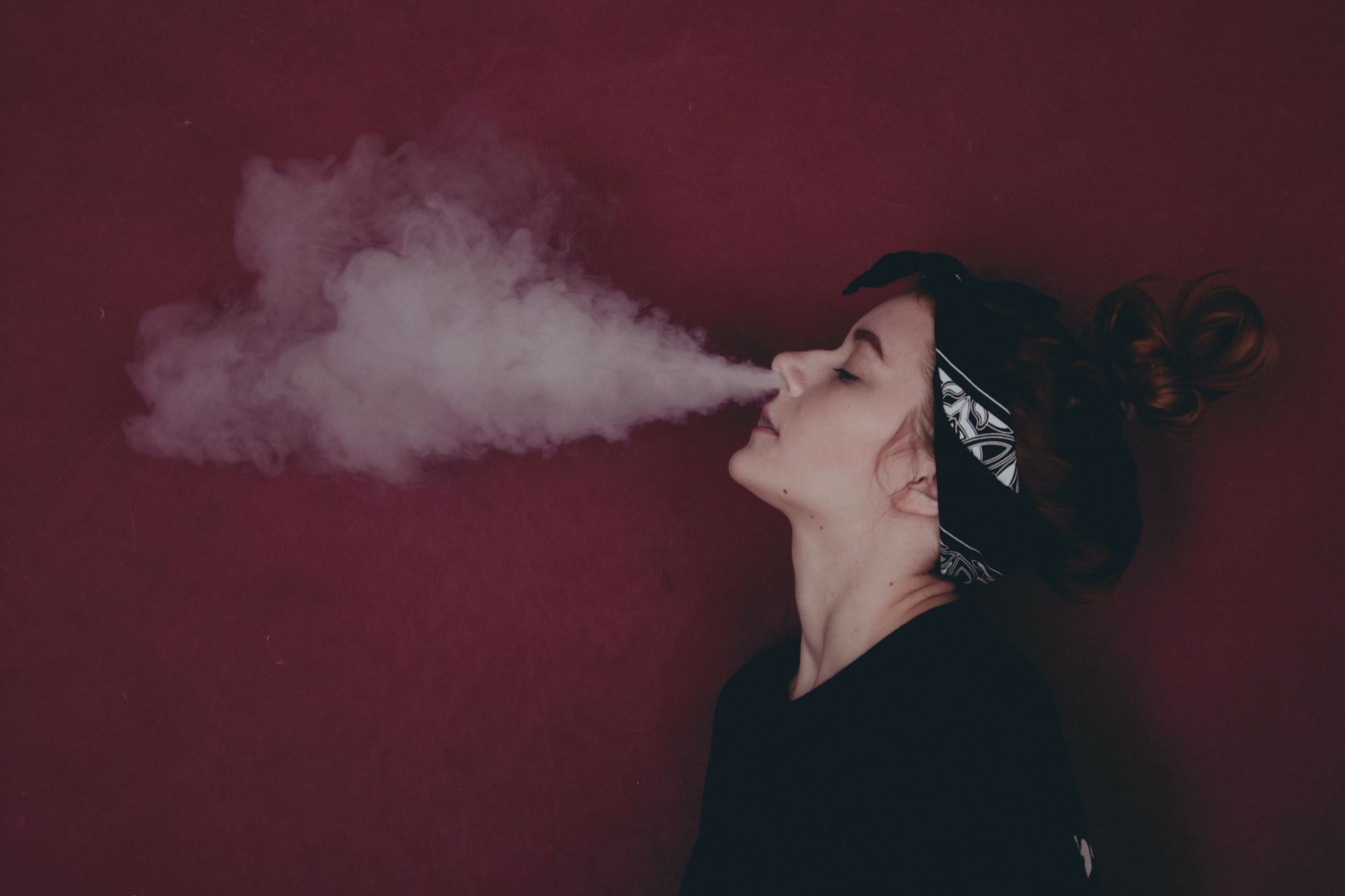 Exhaling vapor (Image via Pexels/Almighty Shilref)