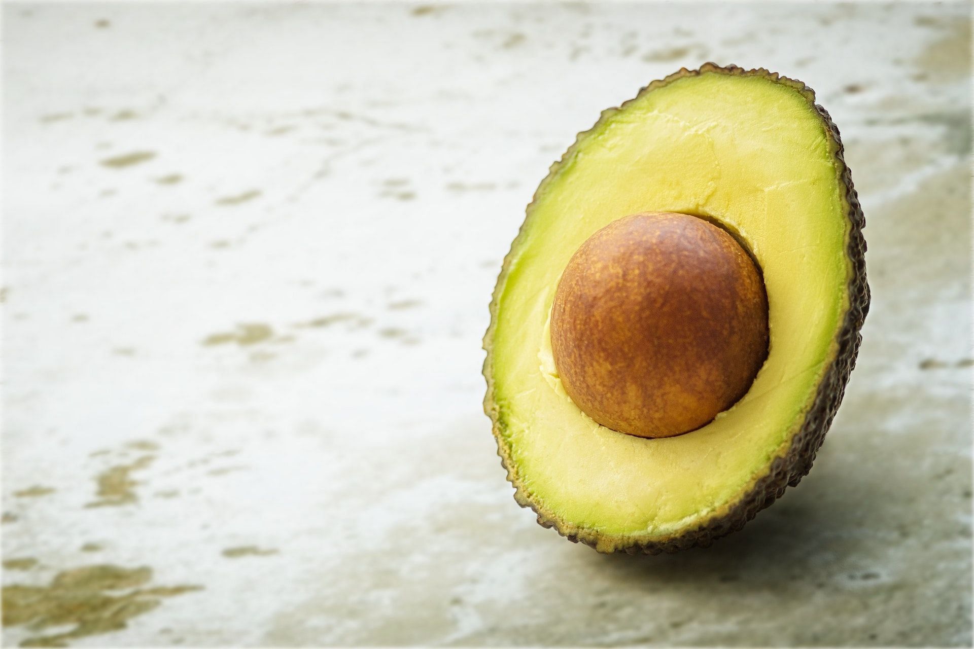 Avocados are the healthiest foods on earth. (Photo via Pexels/mali maeder)