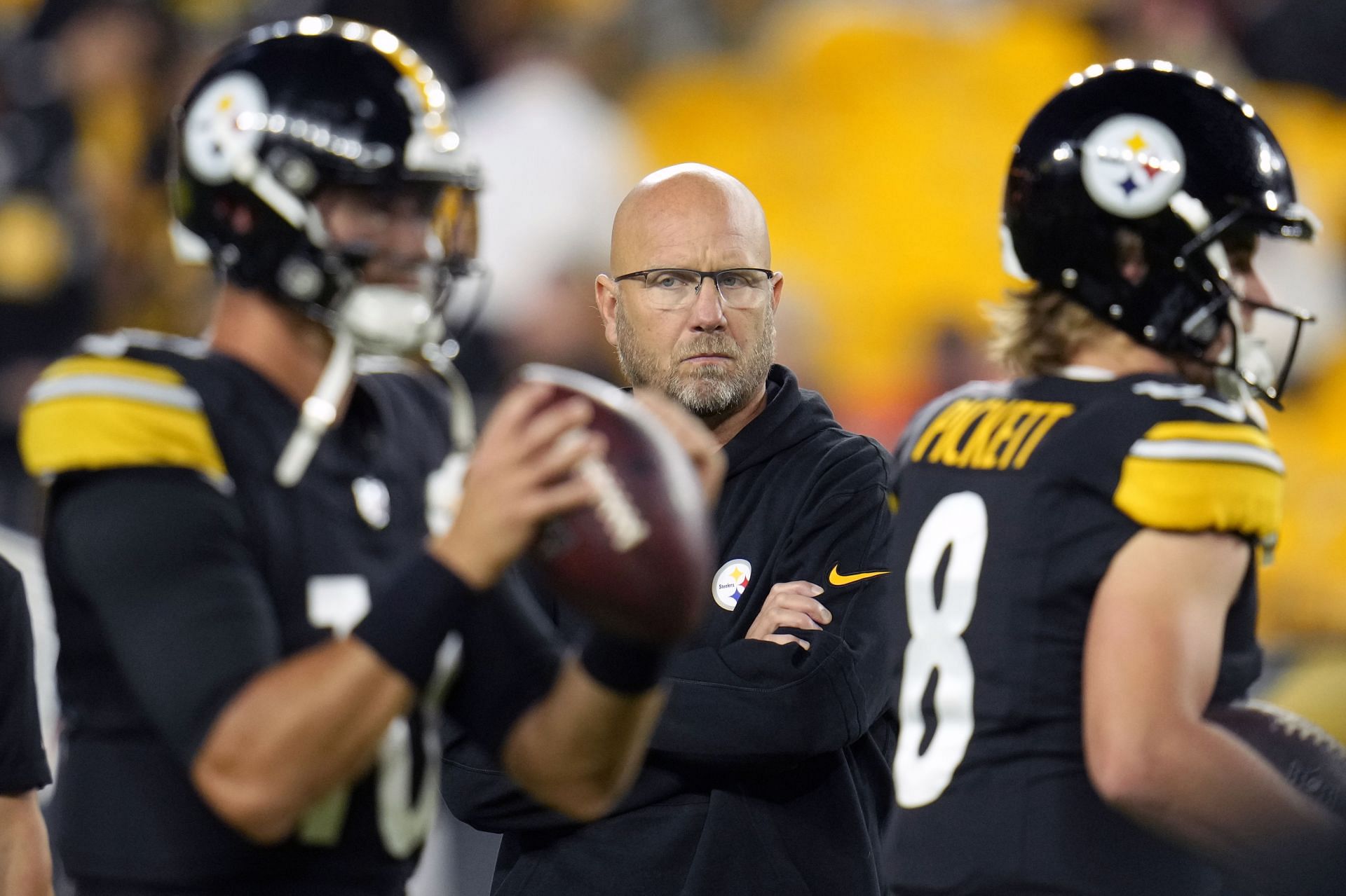 Pittsburgh Steelers charter flight makes emergency landing on the way home  