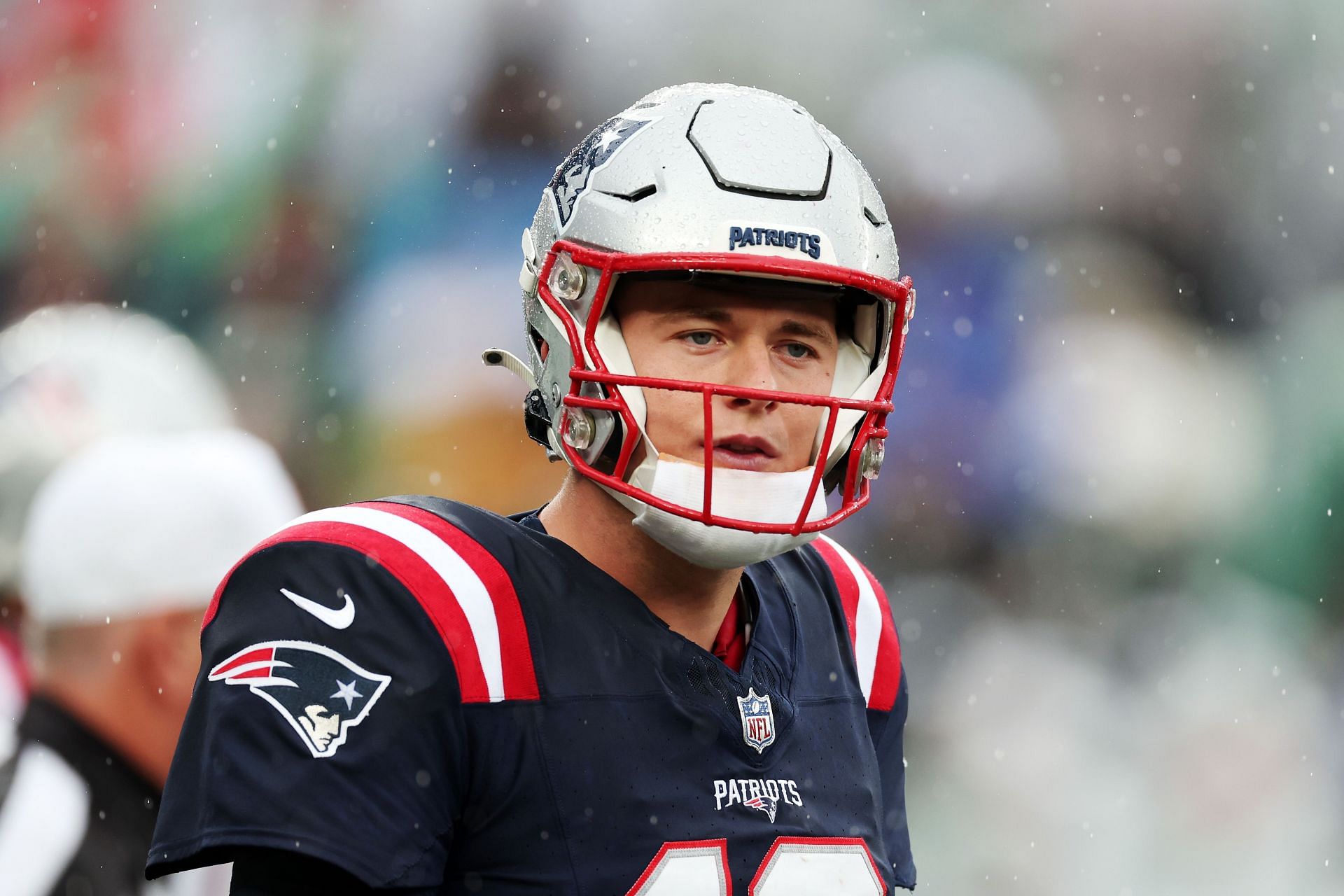 Mac Jones lives in Tom Brady's shadow, labeling him 'dirty' is only the  beginning