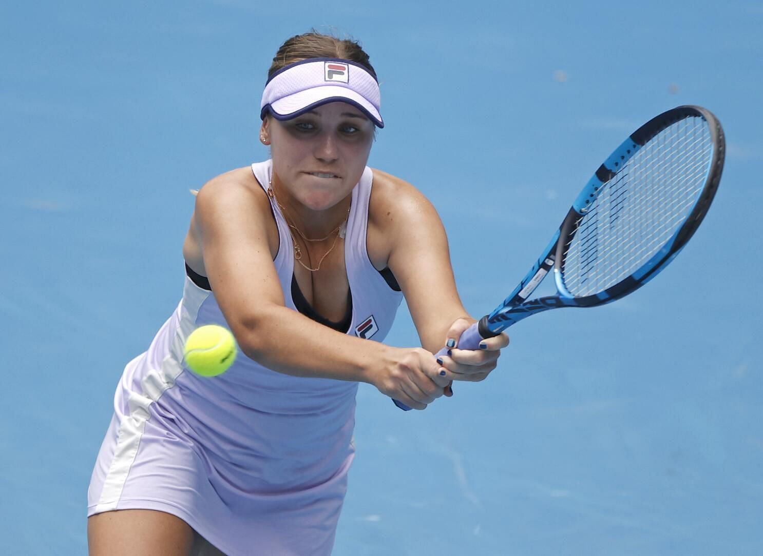 Sofia Kenin hits a backhand