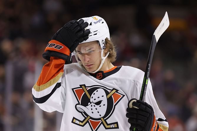 Ducks defenseman hailed as "focus" over Trevor Zegras by former NHLer amid contract extension drama
