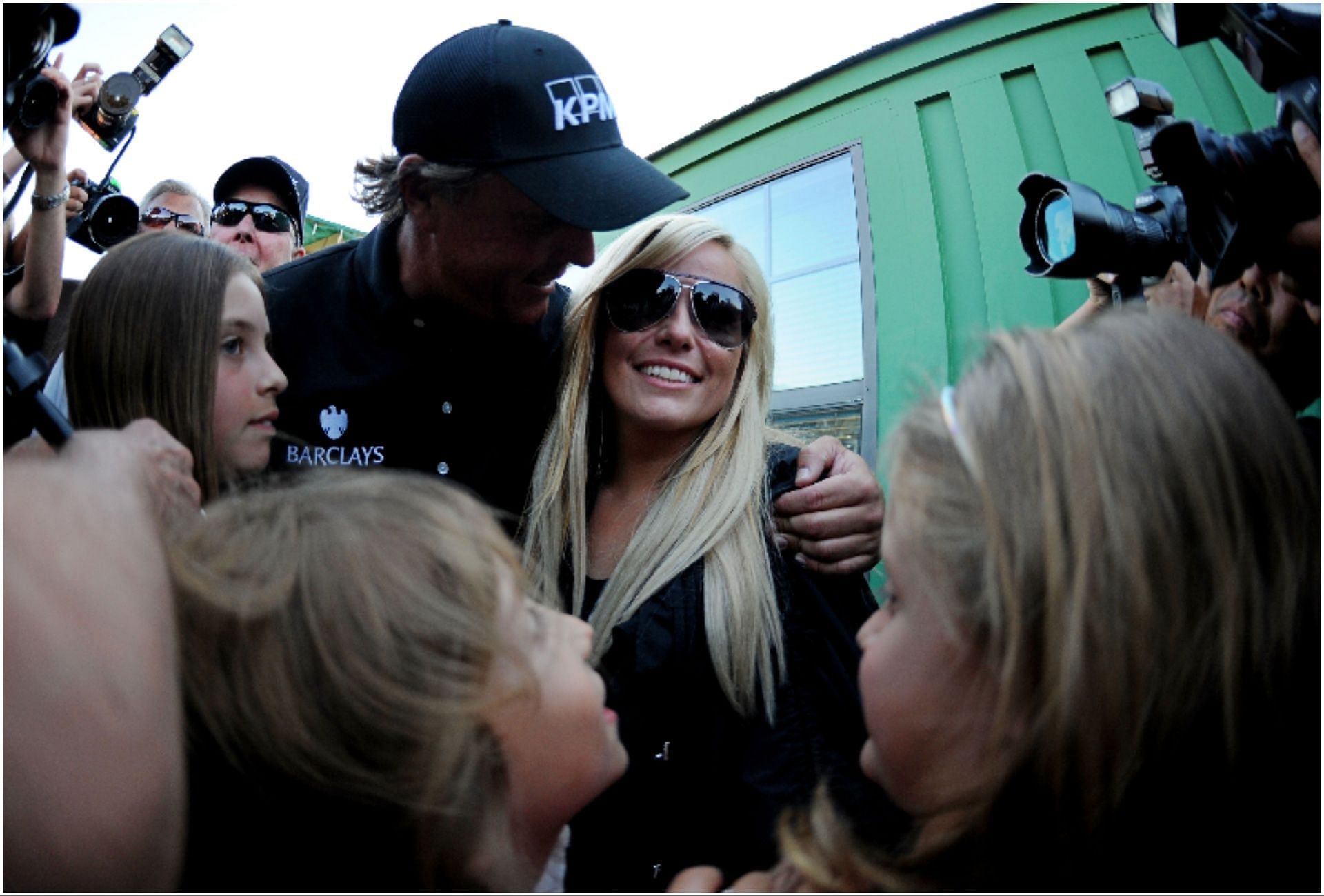 Phil Mickelson and his wife Amy Mickelson at the 2010 Masters (via Getty Images)