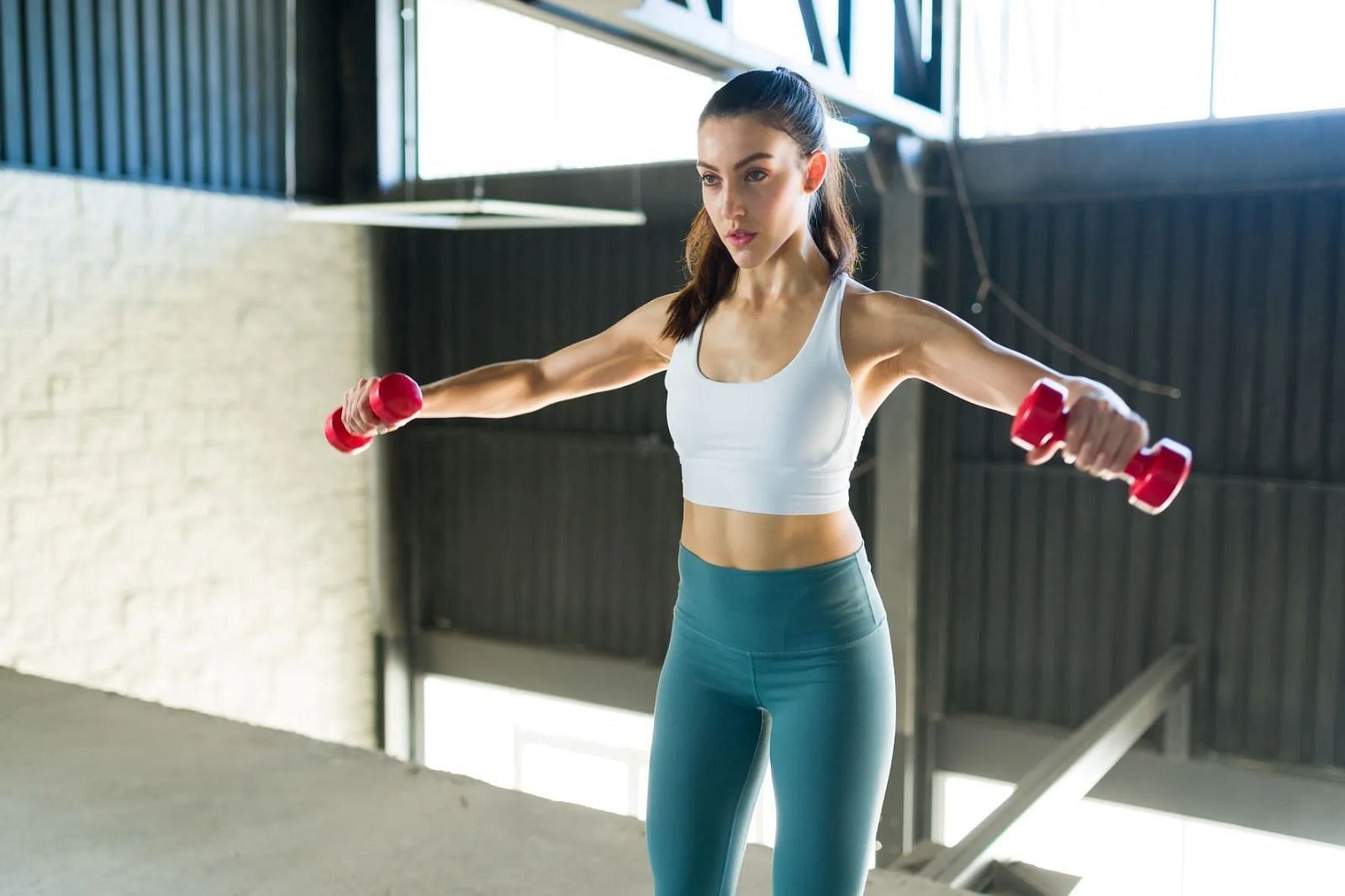 Collarbone workout (Image via Getty Images)