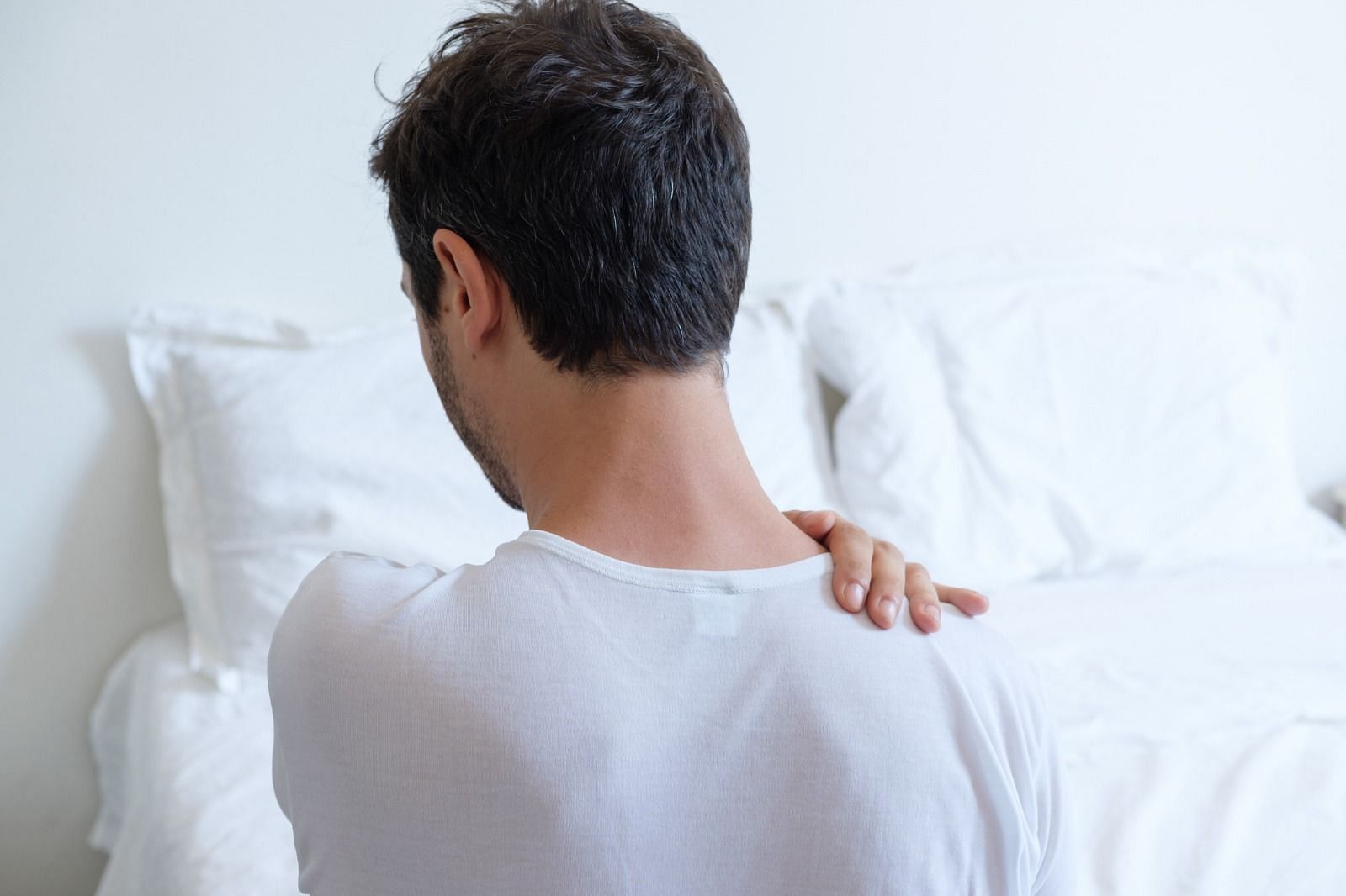 Shoulder pain from sleeping (Image via Getty Images)