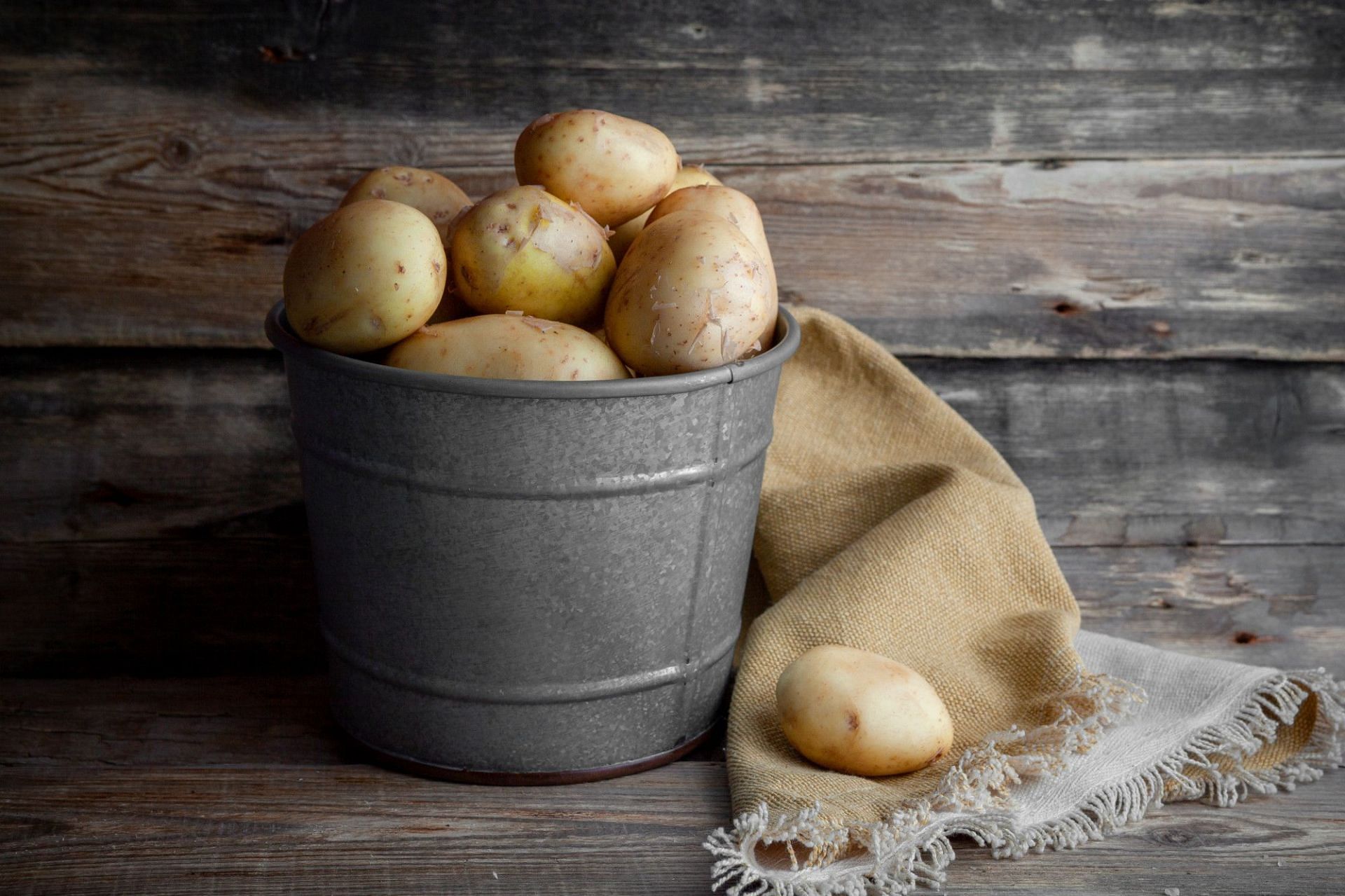 Potatoes should be stored in dry, cool, and dark places to avoid sprouts in it (Image by 8photo on Freepik)