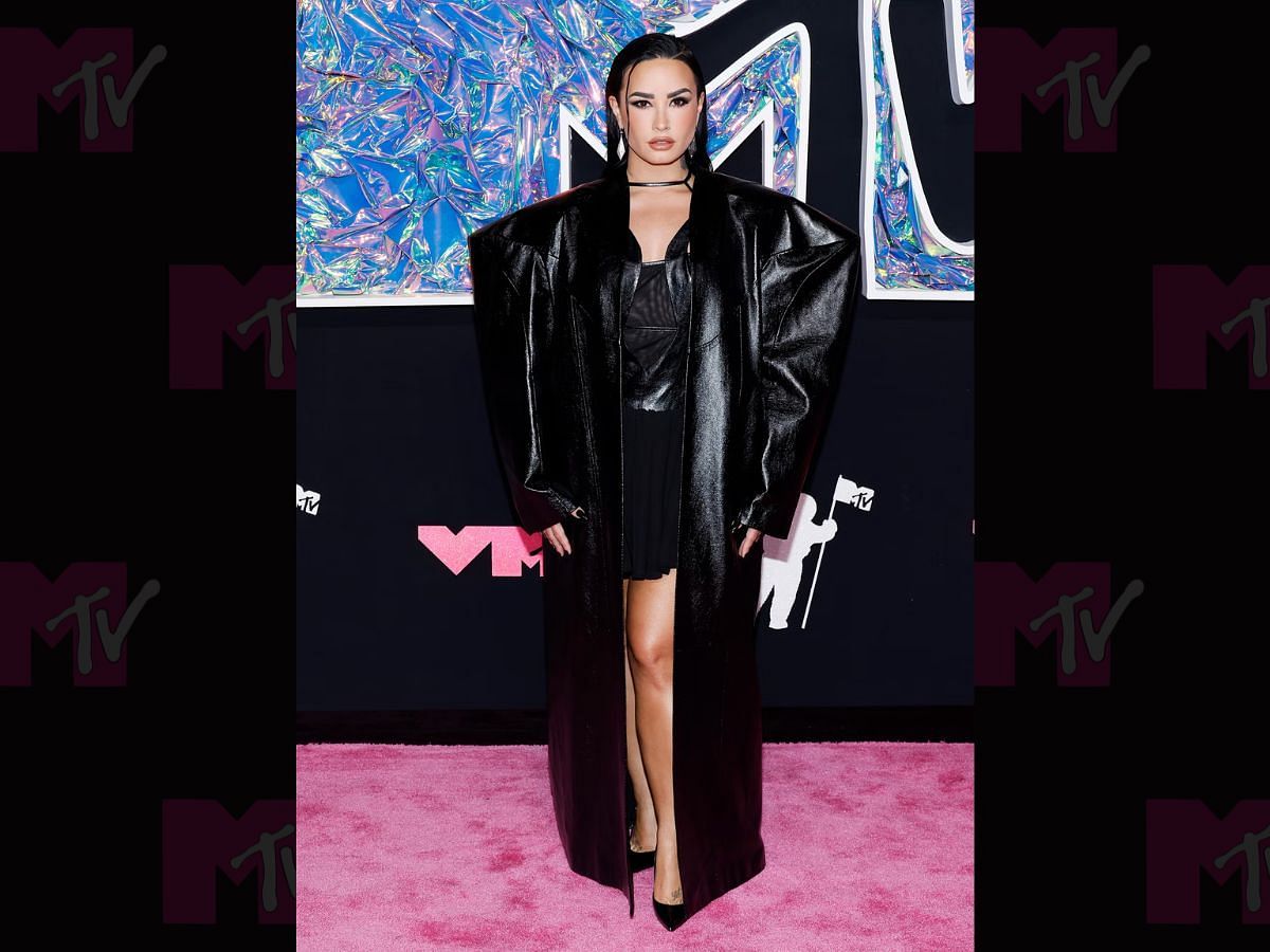 Demi Lovato dressed at the 2023 MTV VMAs (Image via Getty)