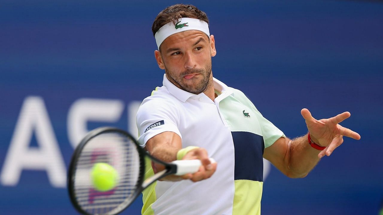 Grigor Dimitrov plays a forehand at the 2023 US Open