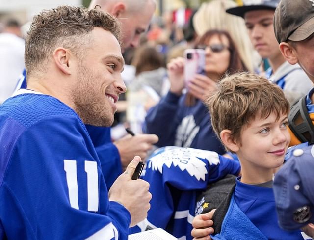 IN PHOTOS: Maple Leafs are welcomed by fans ahead of preseason game against Sabres