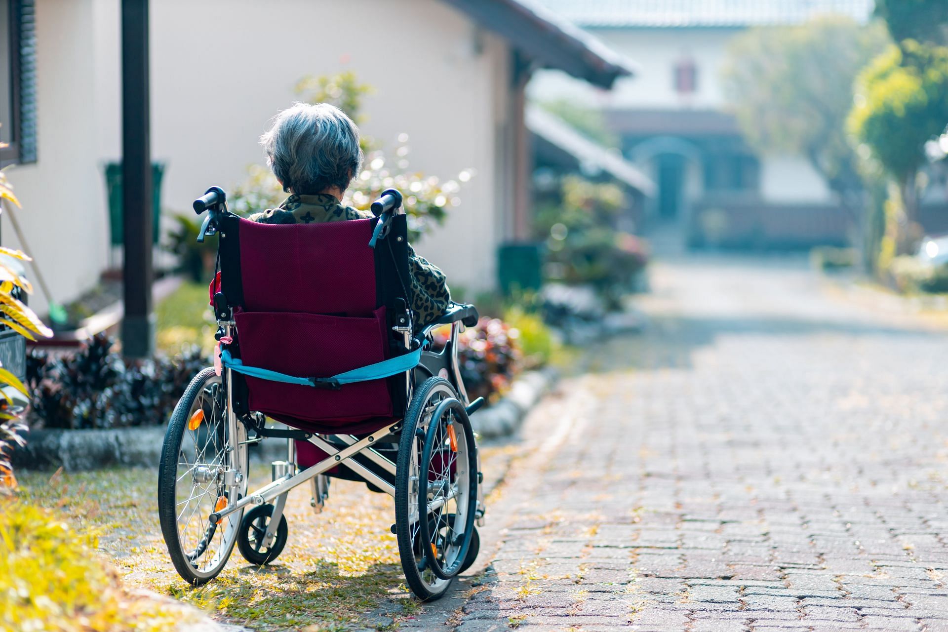 A sedentary lifestyle may lead to dementia (Image via Unsplash/Steven HWG)