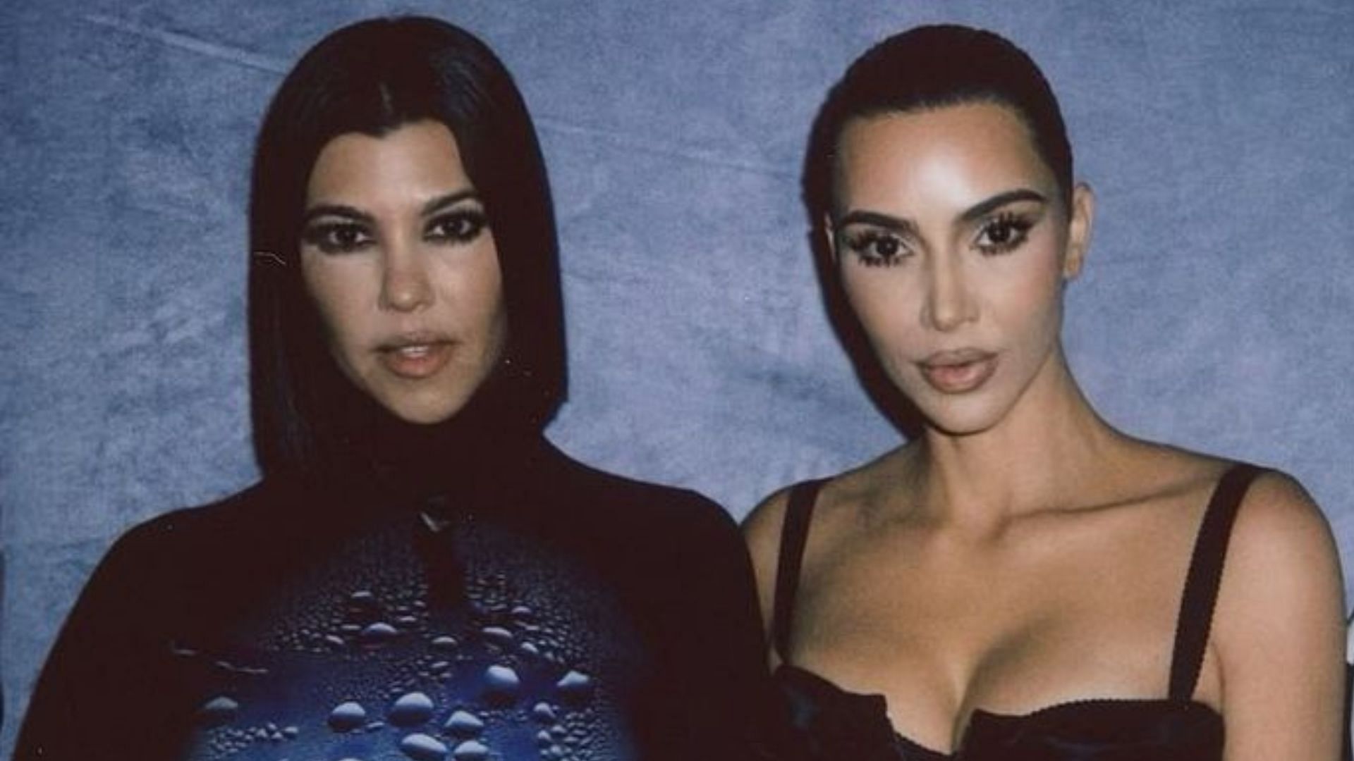 Kourtney and Kim are at it, again. (Image via Instagram/@kourtneykardash)