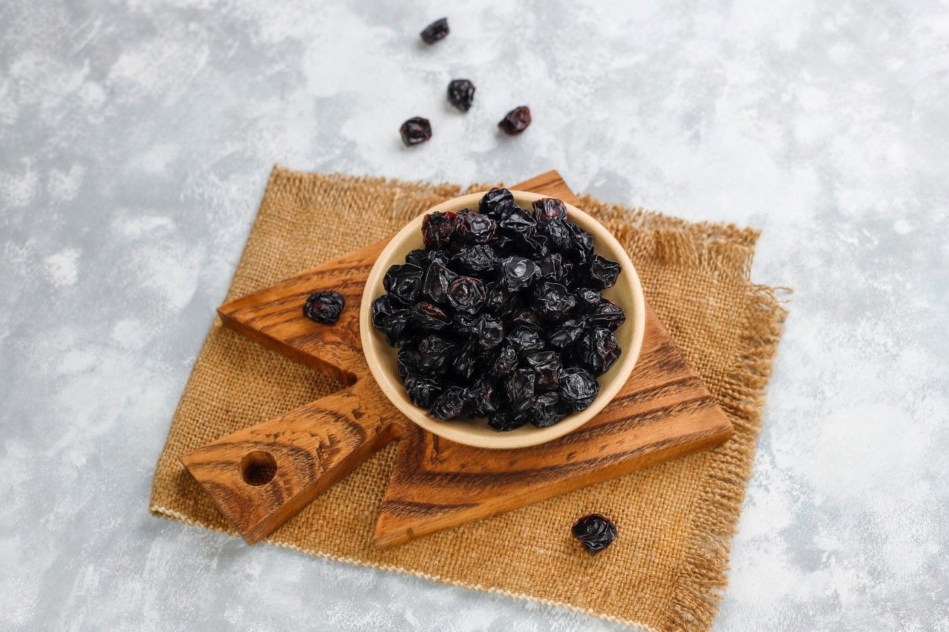 Black currants are used as a flavoring agent in many frozen desserts and bakery items as well (Image by Azerbaijan_stockers on Freepik)