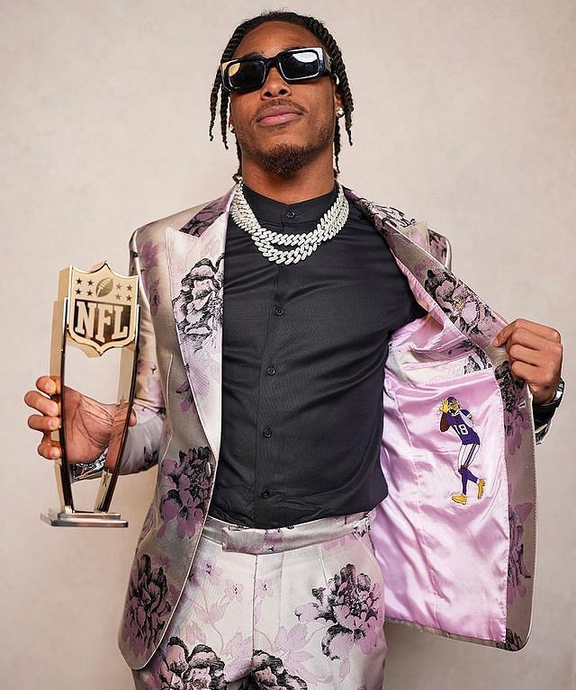 Justin Jefferson with his 2022 NFL Offensive Player of the Year Award