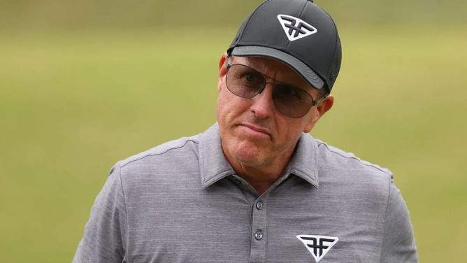 “Strong to quite strong” – Phil Mickelson rates a backwards shot shared by Iron Heads GC