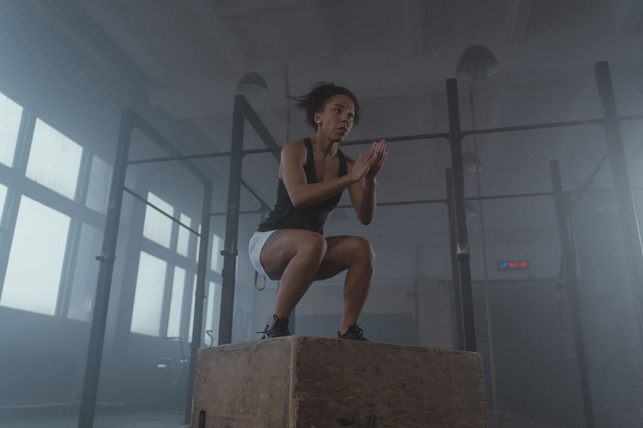 What Are Box Jumps? Tips, Technique, Correct Form, Benefits and Common  Mistakes