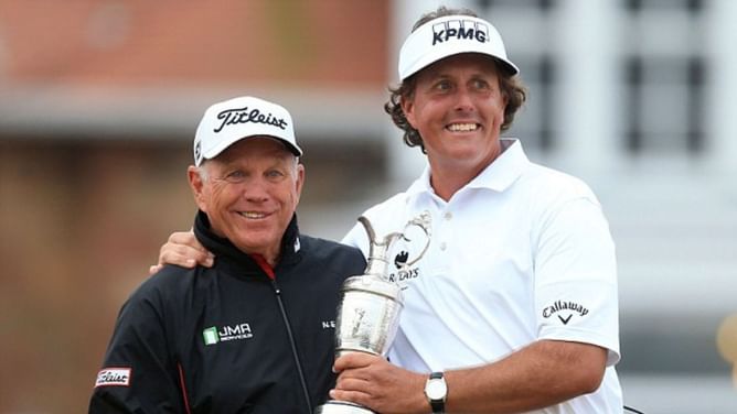 “Let’s go get some more” – When Phil Mickelson shared a special note to coach Butch Harmon at the 2012 World Golf Hall of Fame induction