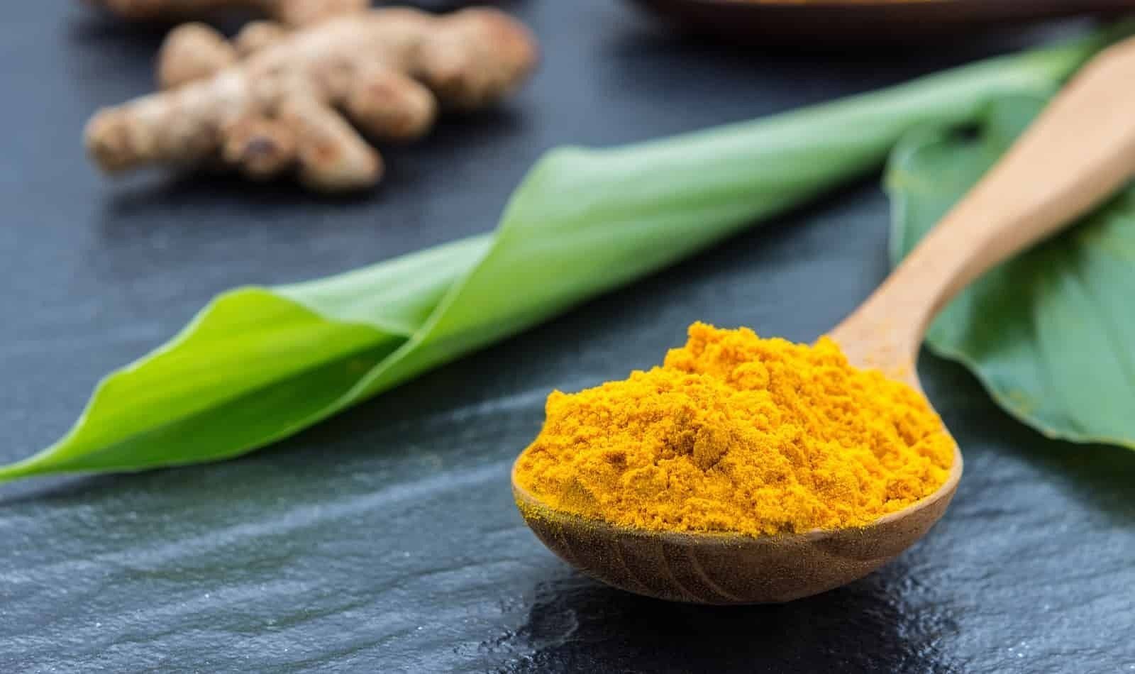 Turmeric body scrub (Image via Getty Images)